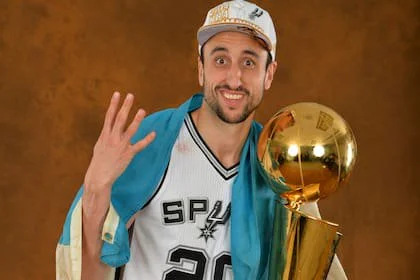 Manu Ginóbili con su cuarto título de NBA