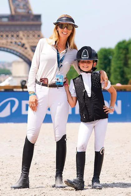 Madre e hija, con outfits impecables
