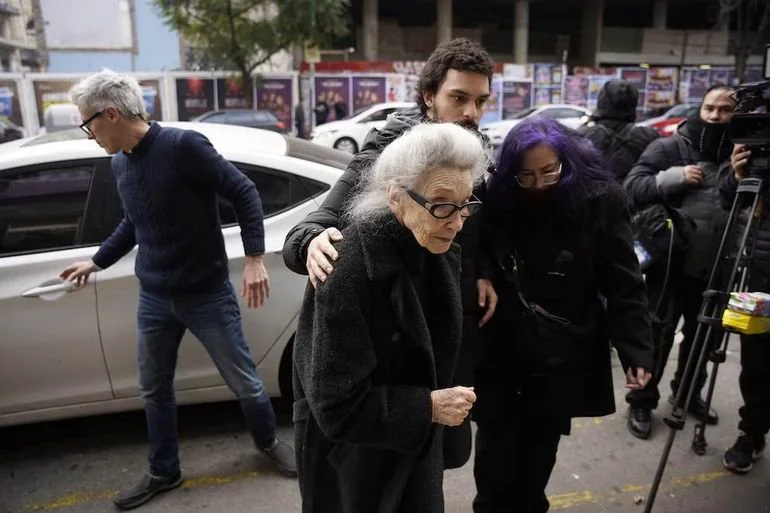 Velorio Ernestina País. La madre de la periodista