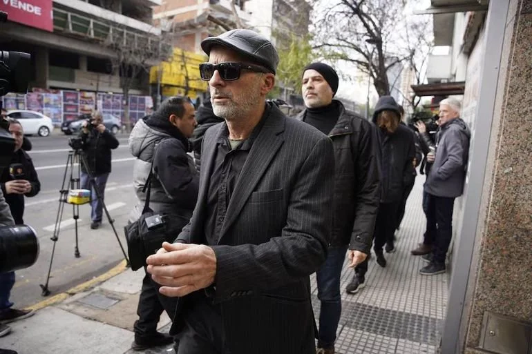 Velorio Ernestina País. Su ex pareja Alejandro Guyot.