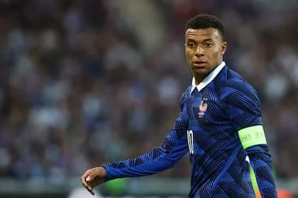 Kylian Mbappé muestra toda su jerarquía en los partidos de Francia, que quiere el título