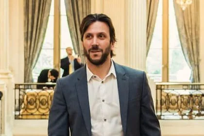 Ignacio Devitt es secretario de Asuntos Estratégicos de Milei y podría secundar a Diego Santilli de asumir la jefatura de gabinete, pero tiene pasado macrista