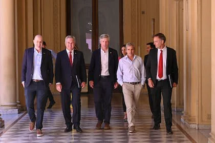 Los funcionarios libertarios Federico Sturzenegger, Pablo Quirno, Santiago Bausili y Luis Caputo ya habían acompañado a Mauricio Macri (Pro) durante su presidencia