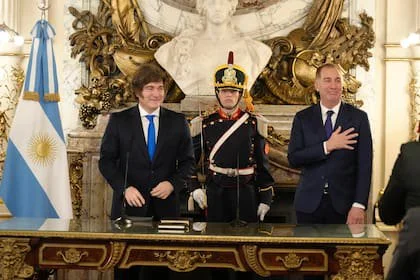 Milei eligió a Santilli como el reemplazante de Manuel Adorni