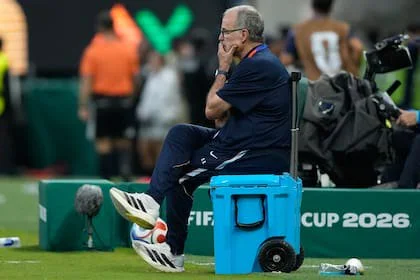Bielsa dará una conferencia de prensa el martes luego de que Uruguay quedara eliminado del Mundial.