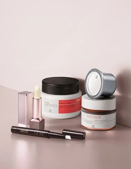 Maquillaje y productos de skincare, indispensables de la valija