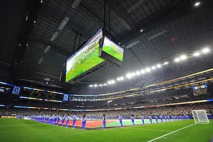 La pantalla del estadio Dallas Cowboys mide unos casi 50 metros de ancho por 22 metros de alto