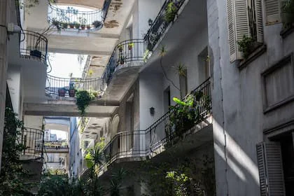 Los puentes que conectan las dos construcciones