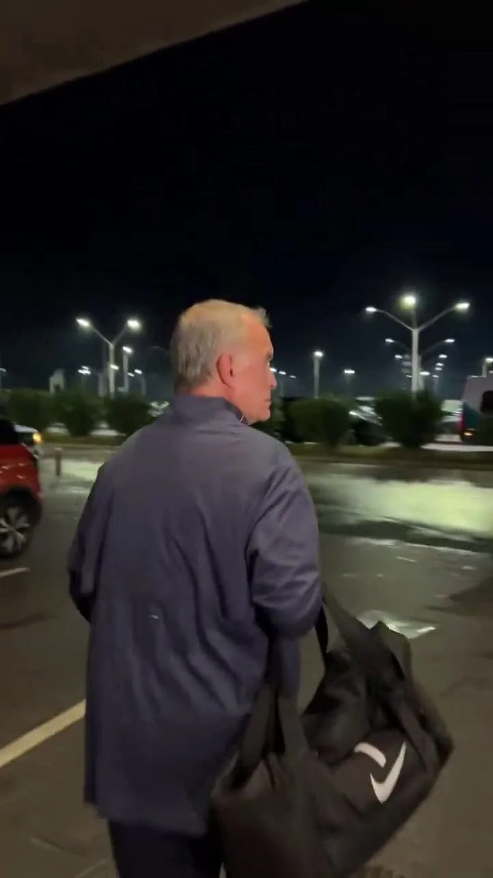 Así fue la solitaria llegada de Marcelo Bielsa a Uruguay