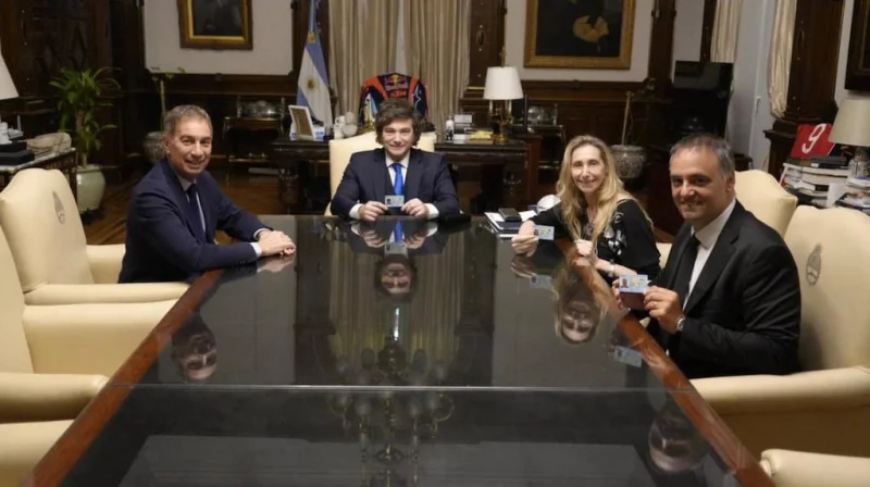 Milei canceló su viaje a la cumbre del Mercosur para supervisar la transición en la Jefatura de Gabinete y reactivar la gestión