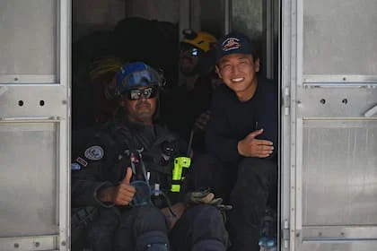 Equipos de rescate estadounidenses se ven en Caraballeda, estado de La Guaira, Venezuela