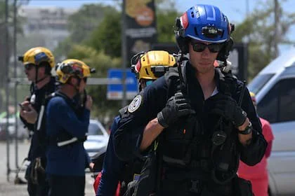 Rescatistas estadounidenses trabajan en Caraballeda, estado La Guaira, Venezuela, el 29 de junio de 2026