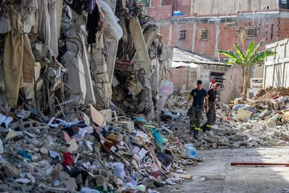 Miembros del 7.º Regimiento de Instrucción e Intervención de la Seguridad Civil de Francia realizan un reconocimiento en La Guaira, Venezuela, el 29 de junio de 2026