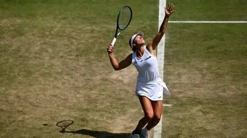 La única alegría en Londres: Solana Sierra debutó con un triunfazo en Wimbledon y salvó el día para el tenis argentino