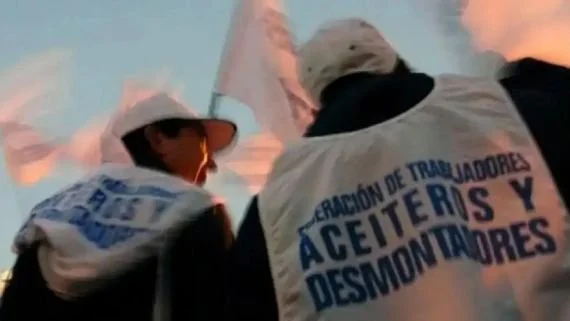 Tras semanas de negociación, hubo acuerdo en la paritaria de los aceiteros: el salario inicial llegará a $2,7 millones