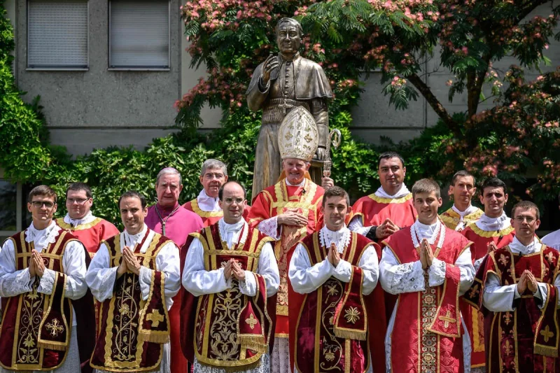 Se avecina el cisma de los lefebvristas que consagrarán obispos en desafío al Papa en un megaevento en Suiza