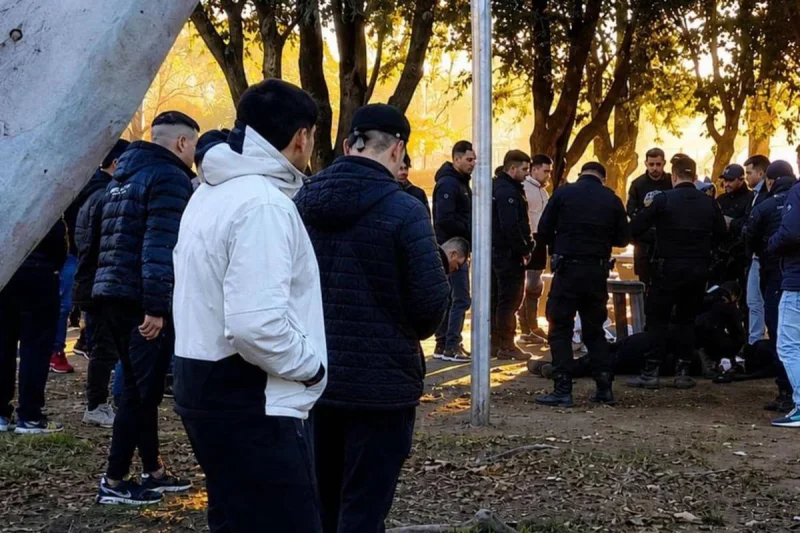 La violencia en el “fútbol chacarero” se cobró la vida de un policía, atacado por la hinchada del equipo que perdió la final
