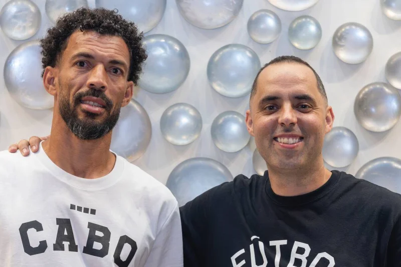 El argentino que pasó de dormir en un auto a diseñar los botines de la gran revelación del Mundial