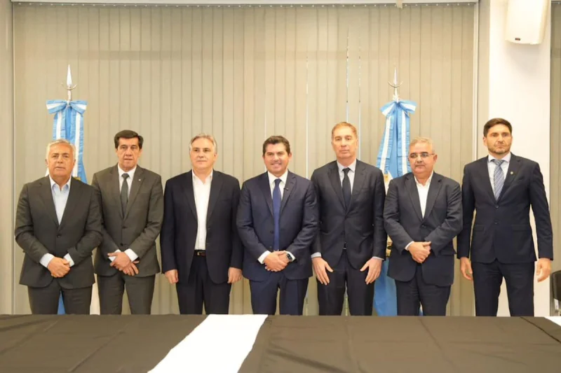 Santilli jura como jefe de Gabinete con la presencia de 14 gobernadores, en señal de respaldo político