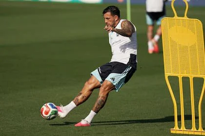 Leandro Paredes puja por meterse entre los titulares para enfrentar a Cabo Verde en el Mundial 2026