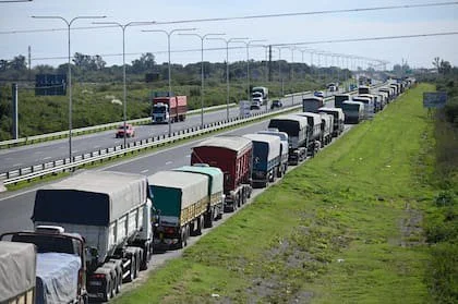 Congestion de camiones por la cosecha en la zona del Gran Rosario