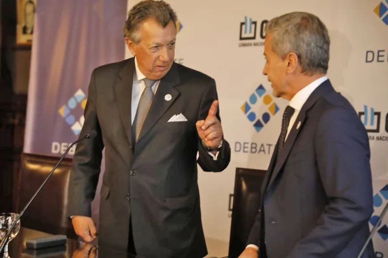 La justicia anuló un DNU de Milei que dio facultades a Migraciones para otorgar la ciudadanía argentina