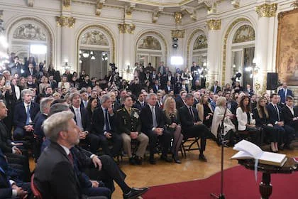 Maiorana, en primera fila con la familia Santilli
