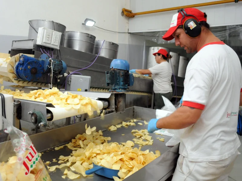 Reforma laboral: un poderoso gremio fue el primero en renegociar su convenio y logró prorrogarlo por un año