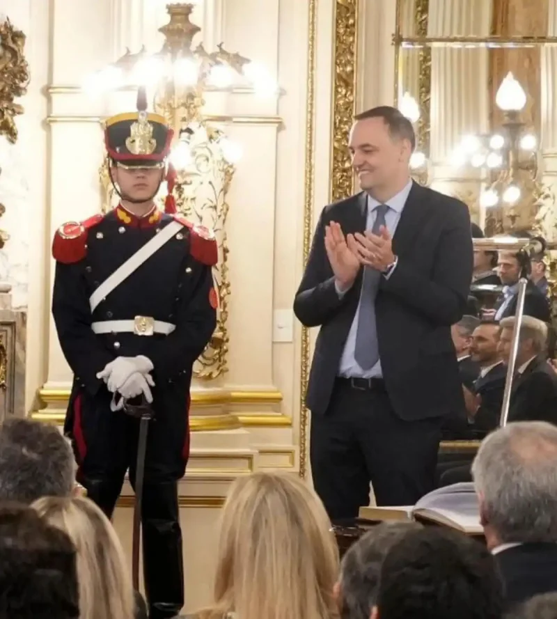 Nuevos audios acorralan la defensa de Adorni