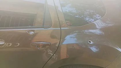 Uno de los balazos en la Duster
