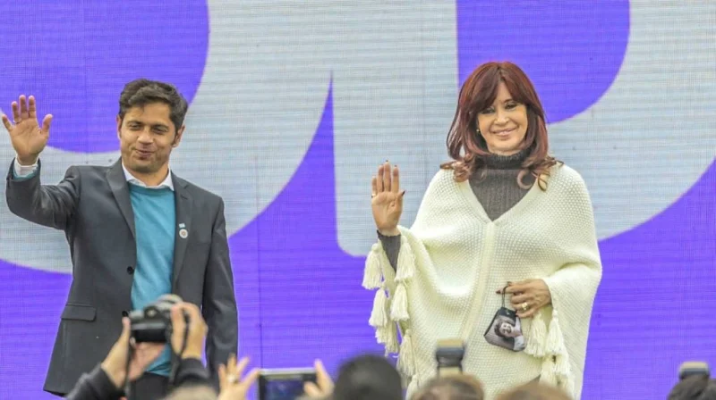Axel Kicillof enfrenta la presión de romper con Cristina Kirchner mientras recrudece la interna del peronismo