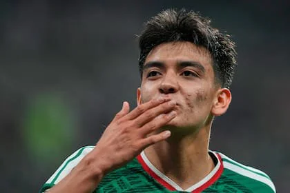 A sus 17 años, Gilberto Mora fue una de las figuras de México ante Ecuador