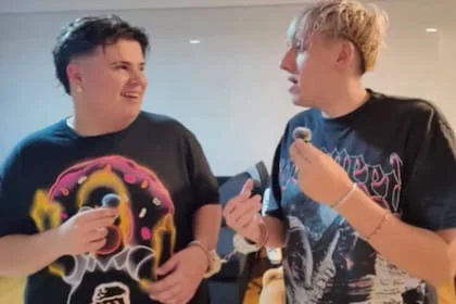 Los youtubers acusaron maltrato físico