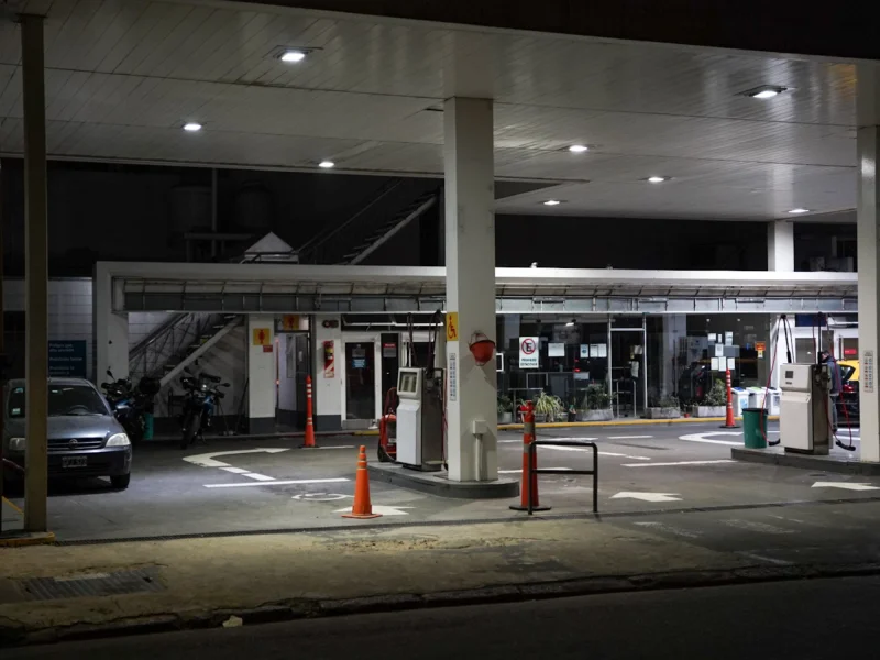¿Vaca Muerta no es suficiente? Pese a la producción récord, el gas no alcanza para la industria ni estaciones de GNC