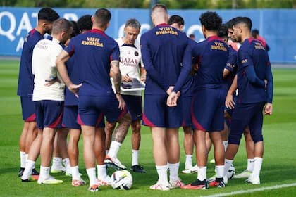 Luis Enrique en uno de sus primeros entrenamientos con el PSG, en agosto de 2023