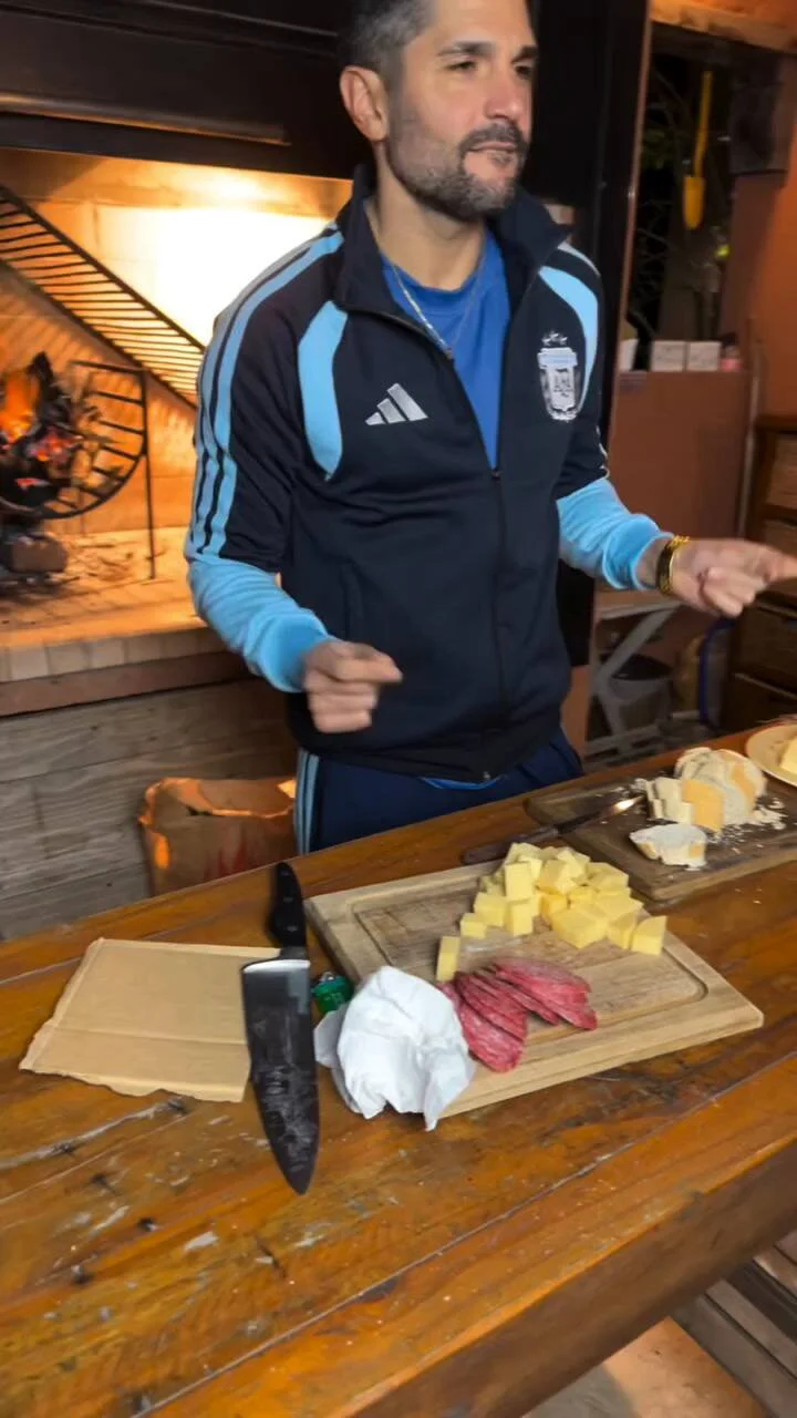 Video: la desopilante parodia de los dobles de la selección en el asado previo al partido del Mundial