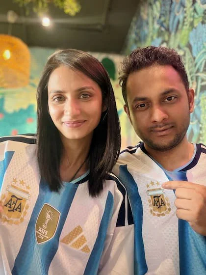Tanha Sheikh y su marido