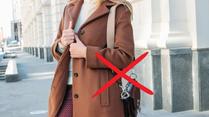 Ni tapado ni gamulán: el abrigo elegante de los 2000 que vuelve a la moda esta temporada 2026
