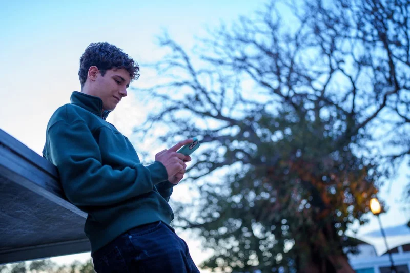 Uno de cada cuatro adolescentes participó de un reto viral: los riesgos ocultos detrás de un “like”