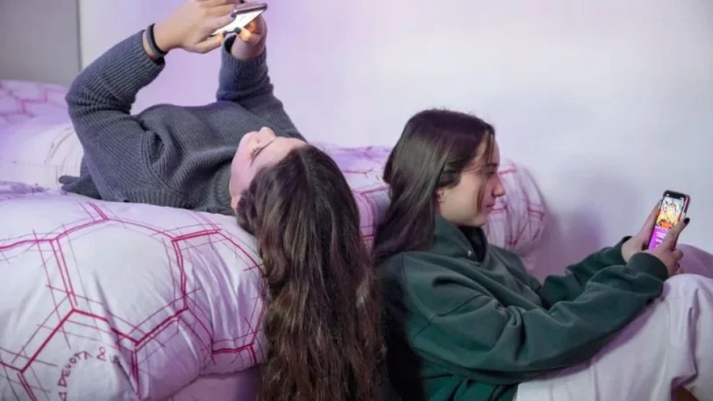 Retos virales en adolescentes: la presión por encajar que se impone en las redes sociales