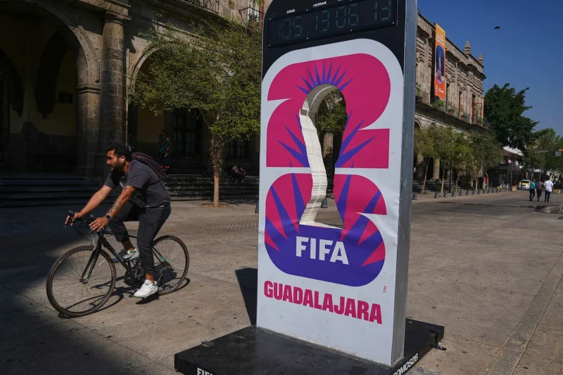 Scaloni elogia "refuerzo" de los hinchas en el Mundial, mientras miles de argentinos llegan a Miami
