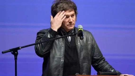 Encuesta: la "batalla cultural" de Milei no logra sumar apoyo y todos sus ejes retroceden