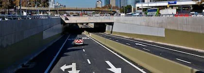 La construcción del Paseo del Bajo fue clave en la integración de la ciudad con el río