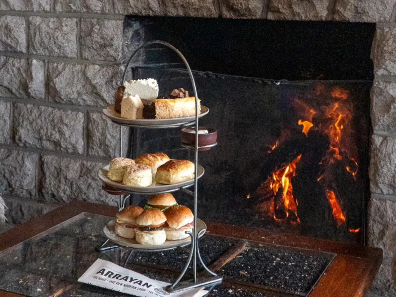 Cómo es la casa de té más antigua de la Patagonia: sándwiches, scones, tortas y una historia de película