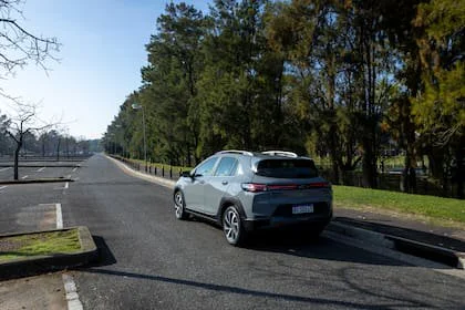 La plataforma OnStar y la app myChevrolet permiten acceder a funciones remotas del vehículo desde el celular.