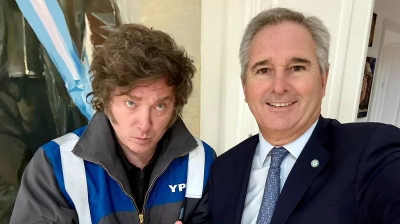 Javier Milei podría visitar el Reino Unido antes de fin de año para liderar un foro de inversiones que prepara el Gobierno