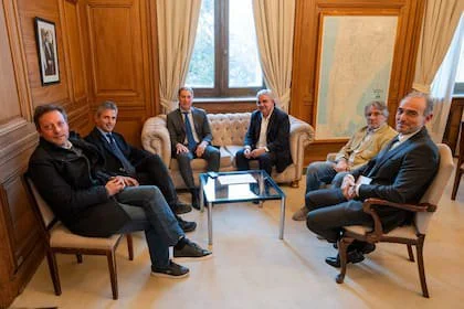El jefe de Gabinete, Diego Santilli, recibió al gobernador de Catamarca, Raúl Jalil, junto al titular de la Cámara de Diputados, Martín Menem, y Lule Menem