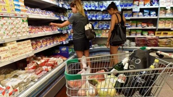 Los alimentos desaceleraron en junio, pero carnes y lácteos siguieron presionando sobre los precios