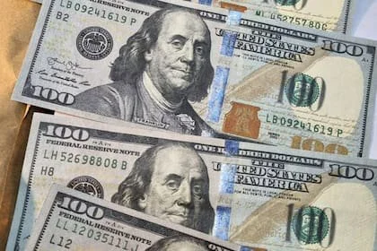 Los billetes de dólares falsos secuestrados a una banda que operaba en Recoleta