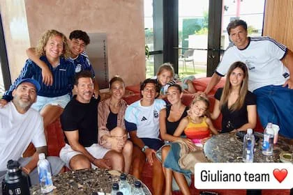 Casi toda la familia completa fue a apoyar a Giuliano Simeone antes del partido contra Cabo Verde